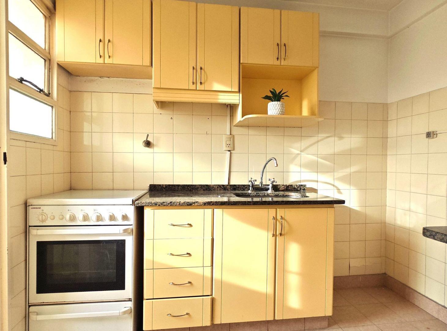 Foto de VENTA Departamento dos ambientes en Floresta, imagen 2