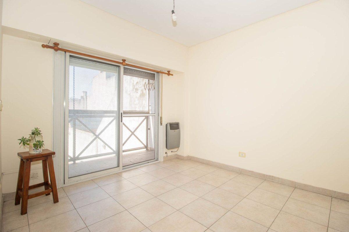 Foto de VENTA DEPARTAMENTO 3 amb. balcón y cochera. LANÚS, imagen 1