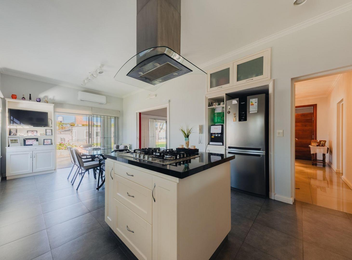 Foto de VENTA CASA 4 AMBIENTES + DEPENDENCIA DON TORCUATO, imagen 1