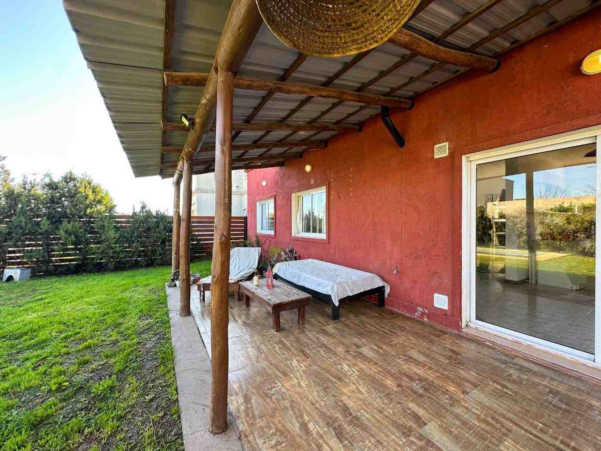 Foto de VENTA CASA 3 AMBIENTES BARRIO LAGUNA AZUL CREDITO, imagen 2