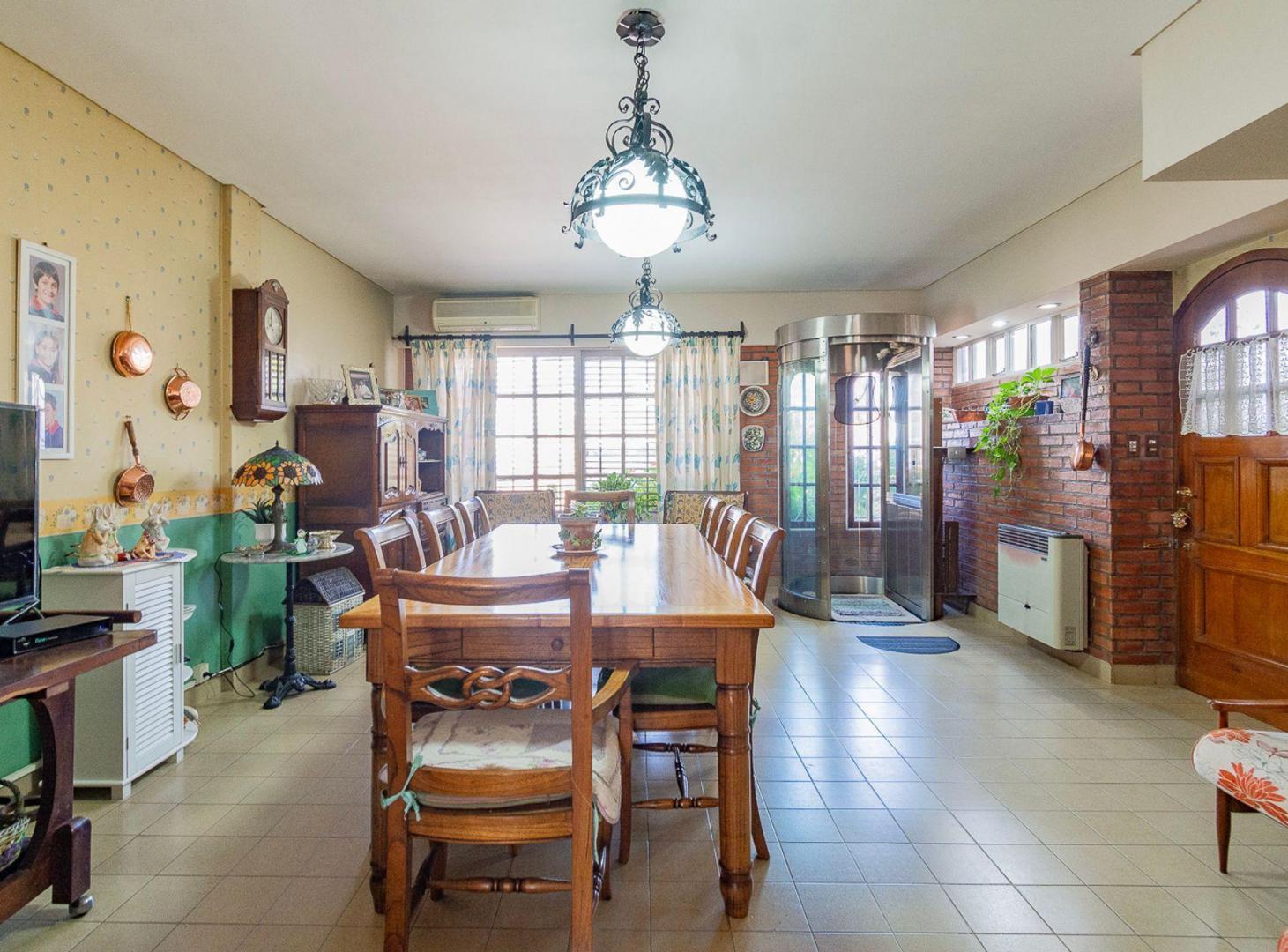Foto de Venta Casa 7 amb con Pileta en Villa Ballester, imagen 4