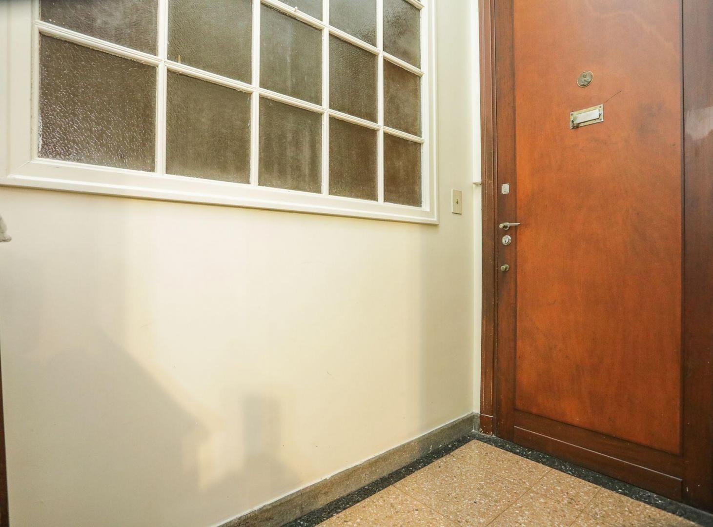 Foto de VENTA departamento 5 ambientes Balvanera., imagen 2