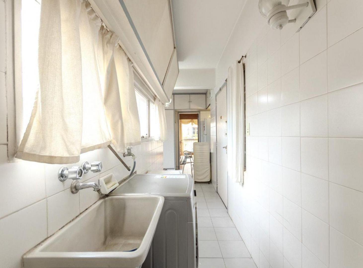 Foto de VENTA Departamento 4 Amb. C/ Dependencia RECOLETA, imagen 3