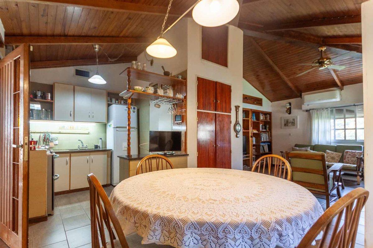Foto de VENTA Casa 6 Amb. Con Piscina y Quincho en PALOMAR, imagen 3