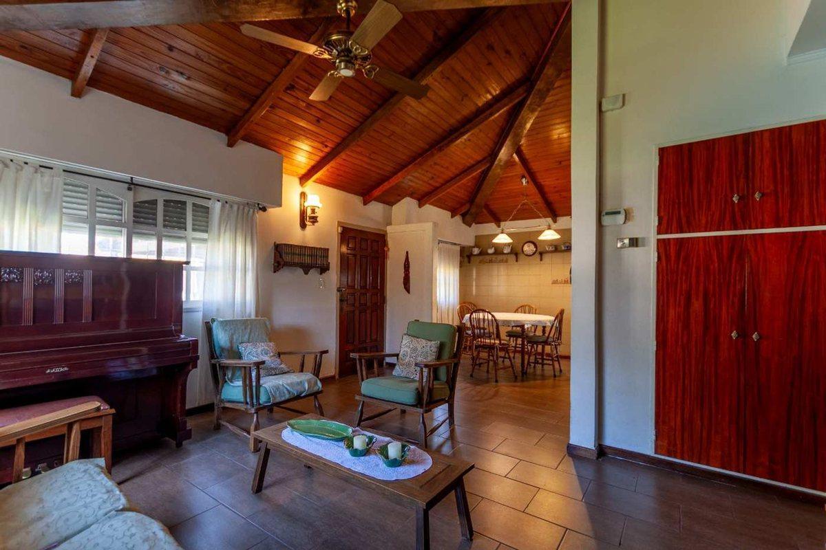 Foto de VENTA Casa 6 Amb. Con Piscina y Quincho en PALOMAR, imagen 5