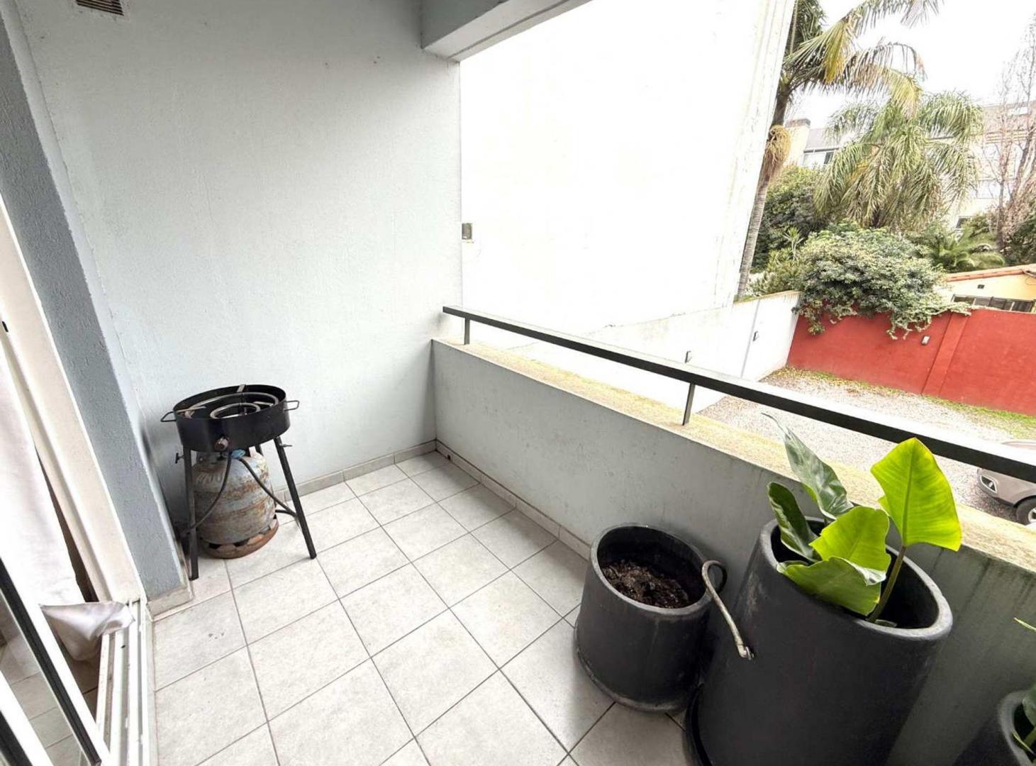 Foto de VENTA 2 AMB. con BALCON Y COCHERA, San Isidro, imagen 2