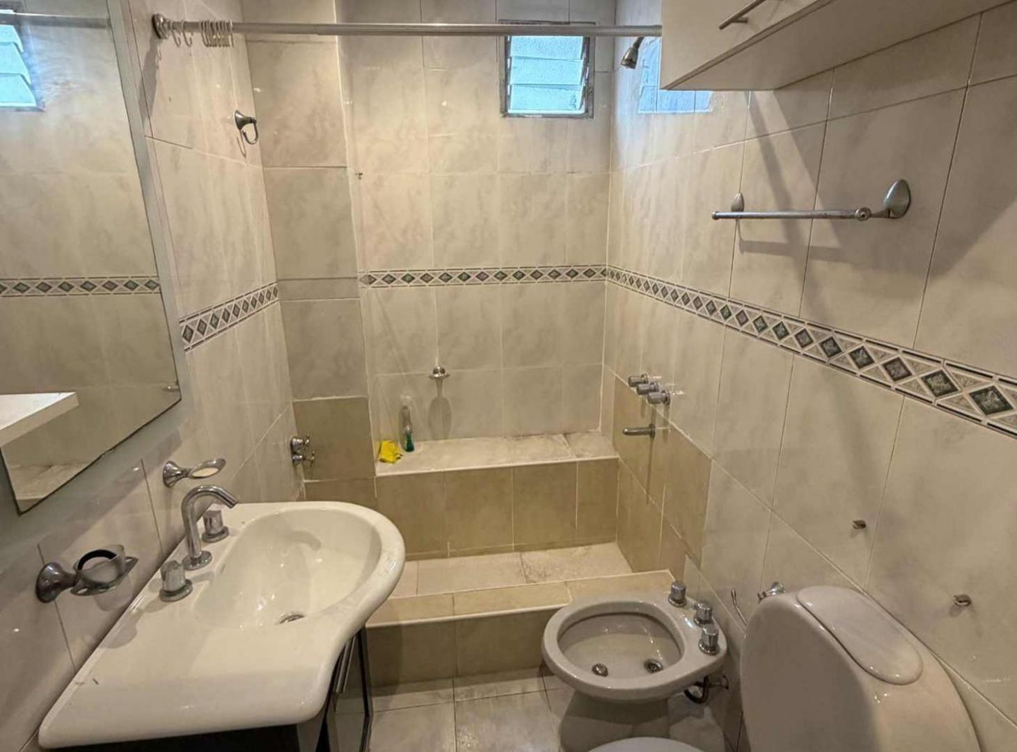 Foto de VENTA DEPARTAMENTO 3 AMBIENTES C/COCHERA, EN WILDE, imagen 5
