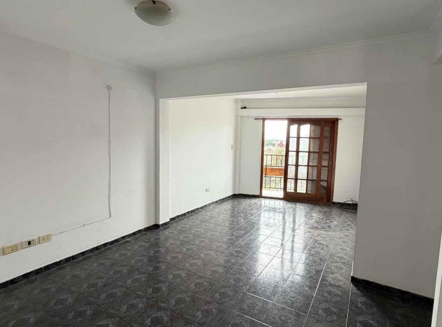 Foto de VENTA DEPARTAMENTO 3 AMBIENTES C/COCHERA, EN WILDE, imagen 1