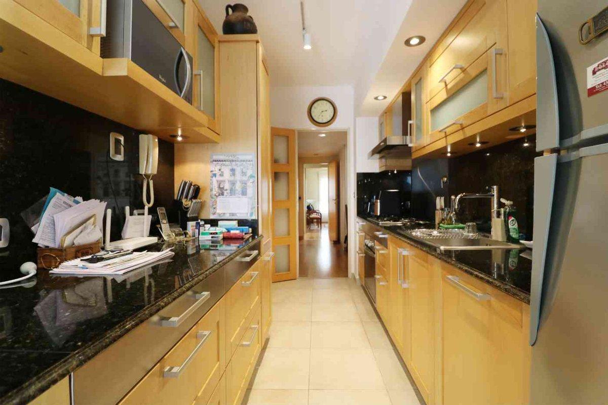 Foto de VENTA 4 AMB. CATEGORIA EN P.MADERO CON COCHERA, imagen 1