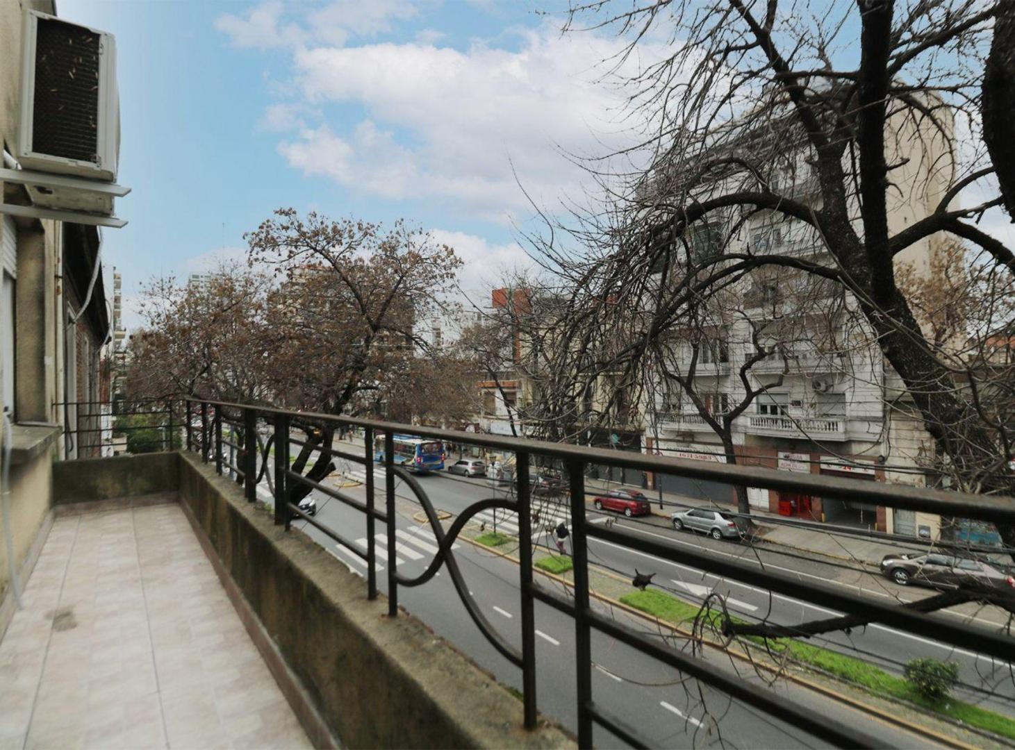 Foto de VENTA DPTO 2 AMB CON BALCON REMODELADO APTOCREDITO, imagen 3