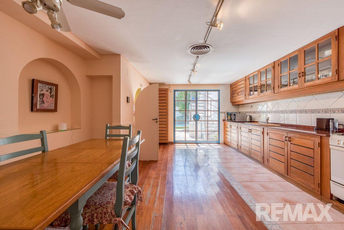 Foto de CASA 6 AMB BARRIO RIVER-JARDIN-PILETA-COCHERA, imagen 5