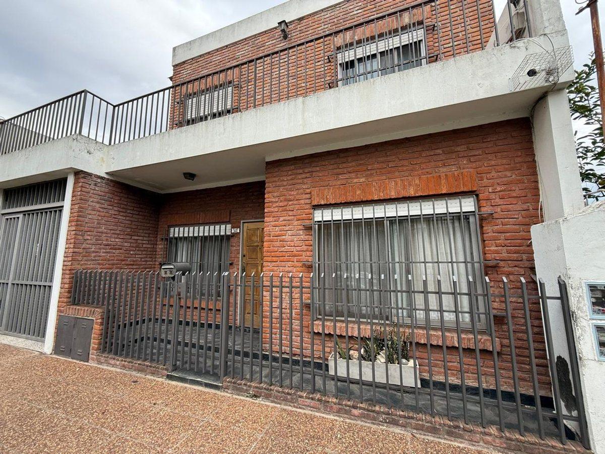 Foto de OPORTUNIDAD DOS CASAS EN UN MISMO LOTE PALOMAR, imagen 2