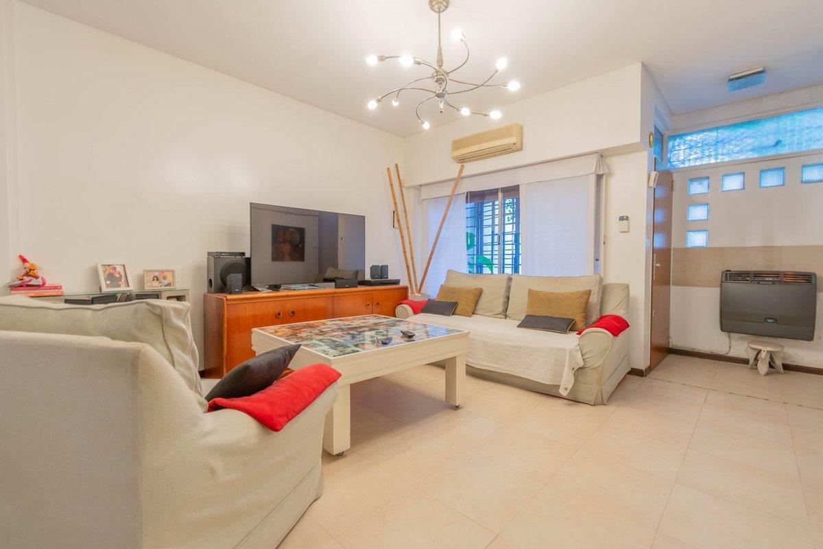 Foto de Casa 5 ambientes. Cochera. Patio. Villa Urquiza, imagen 3