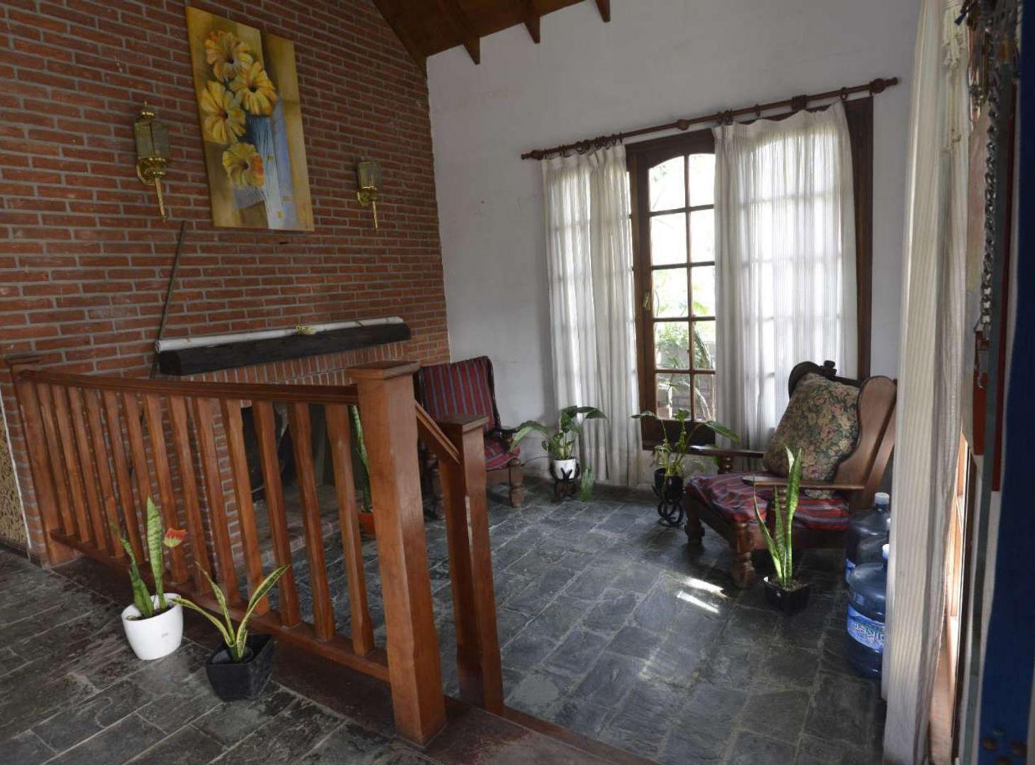 Foto de VENTA CASA 8 AMBIENTES AMPLIO TERRENO EN RANELAGH, imagen 4
