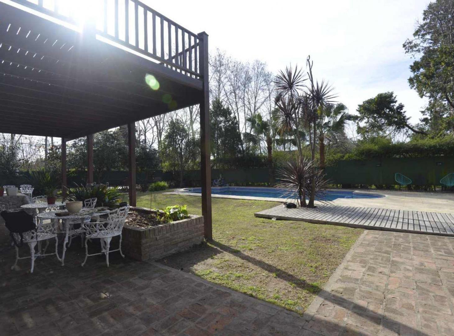 Foto de VENTA CASA 8 AMBIENTES AMPLIO TERRENO EN RANELAGH, imagen 1