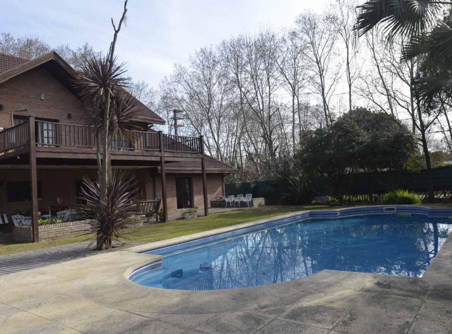 Foto de VENTA CASA 8 AMBIENTES AMPLIO TERRENO EN RANELAGH, imagen 2