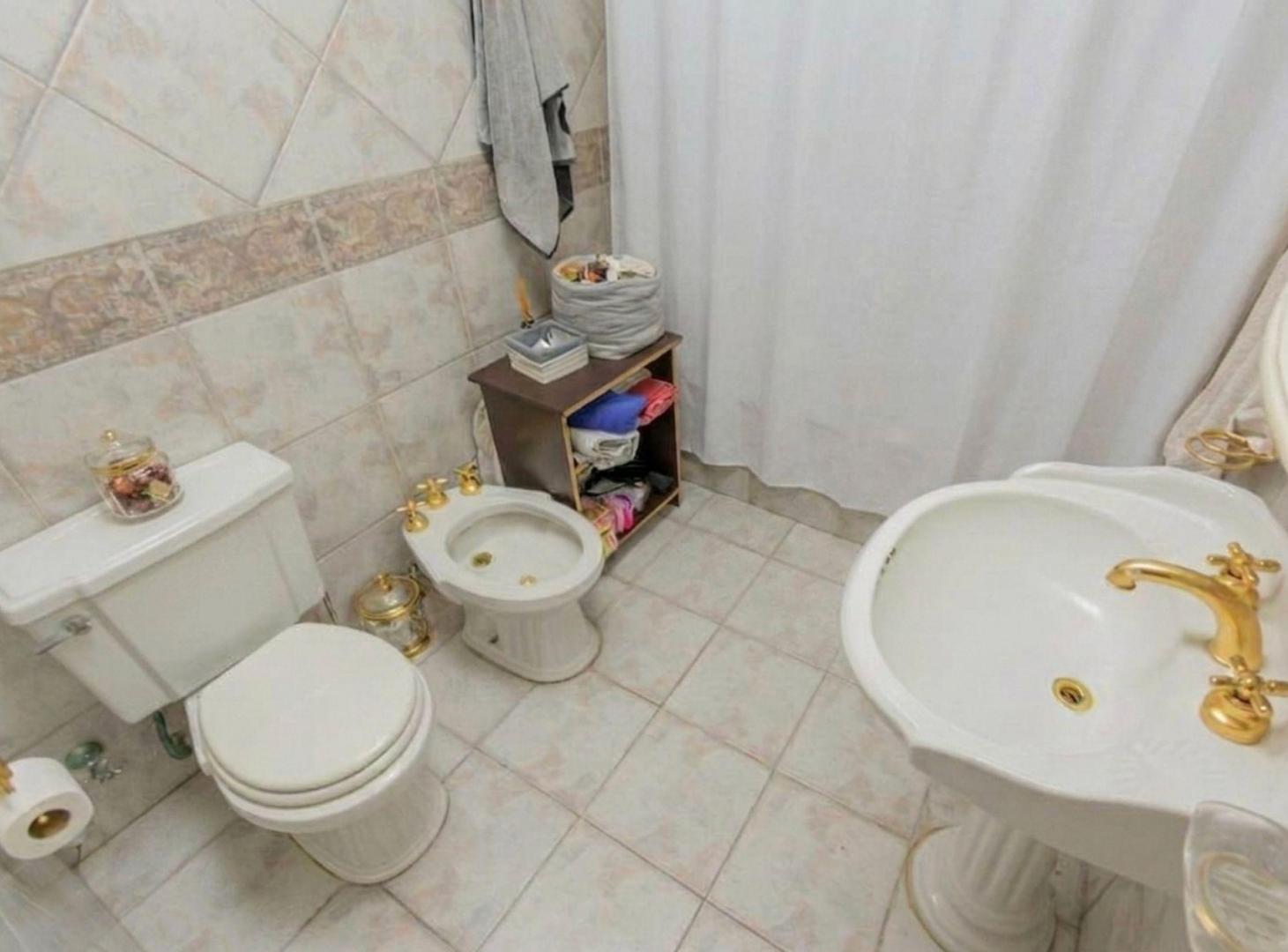 Foto de VENTA PH 4 AMBIENTES CABALLITO NORTE A RECICLAR, imagen 1