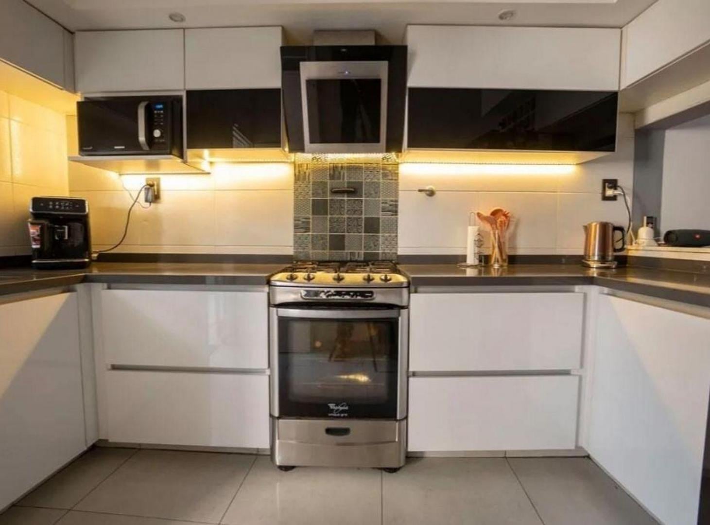 Foto de VENTA CASA 4 AMB c/COCHERA, PATIO y TERRAZA HAEDO, imagen 1
