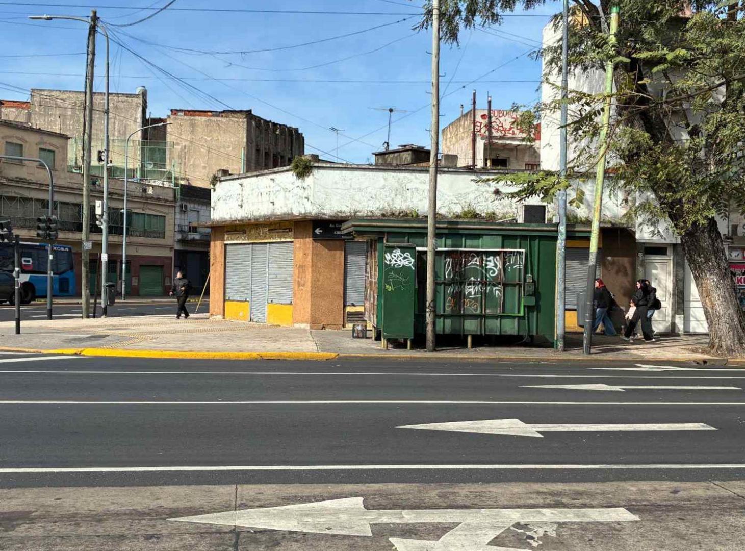 Foto de VENTA LOCAL/BAR PARQUE AVELLANEDA A RECICLAR, imagen 4