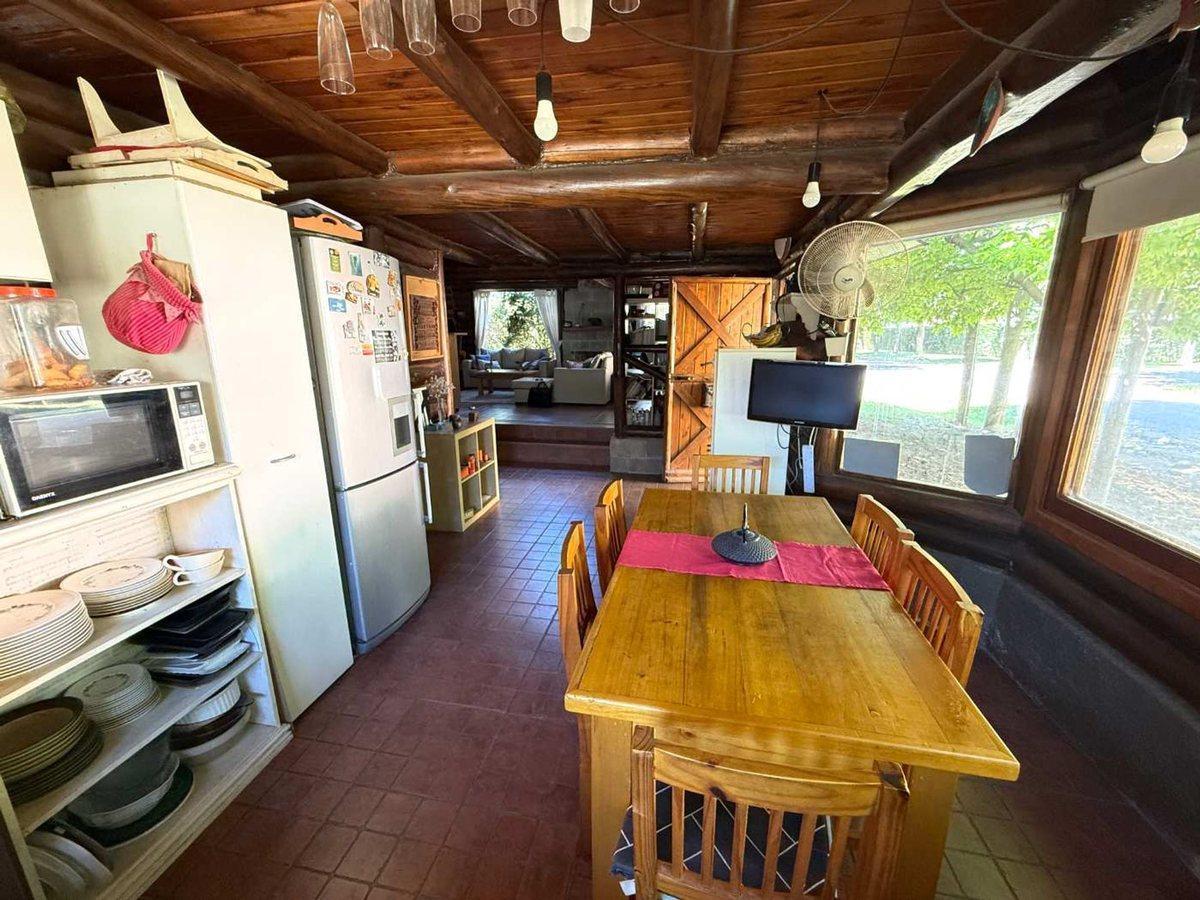 Foto de Venta Casa con quincho, pileta y 2 cocheras PILAR, imagen 2