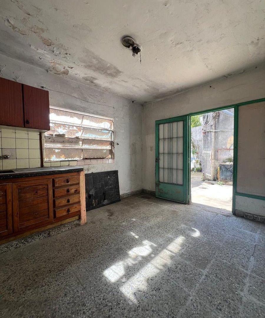 Foto de VENTA PH 3 AMB Y JARDIN A RECICLAR VILLA ADELINA, imagen 2