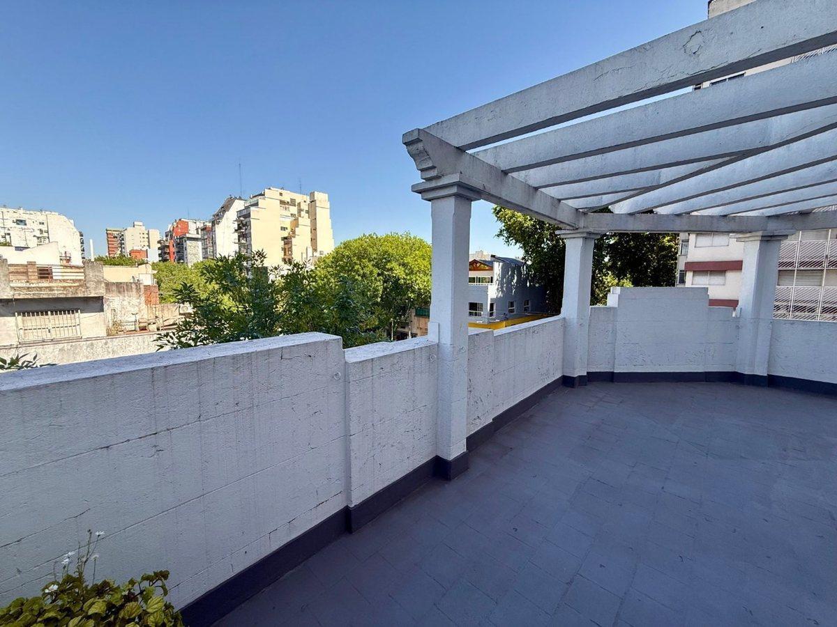Foto de PH EN VENTA 4 AMBIENTES PATIO Y TERRAZA EN BOEDO, imagen 1