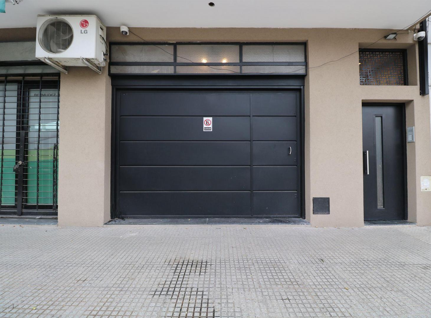 Foto de VENTA DEPÓSITO PB C/ BAÑO EN MONTE CASTRO, imagen 1