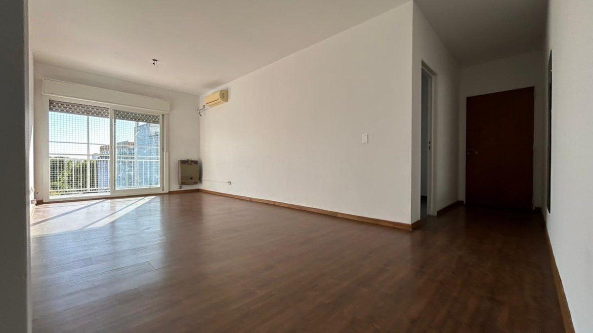 Foto de VENTA 4 AMB C/COCHERA EN FLORES, imagen 2