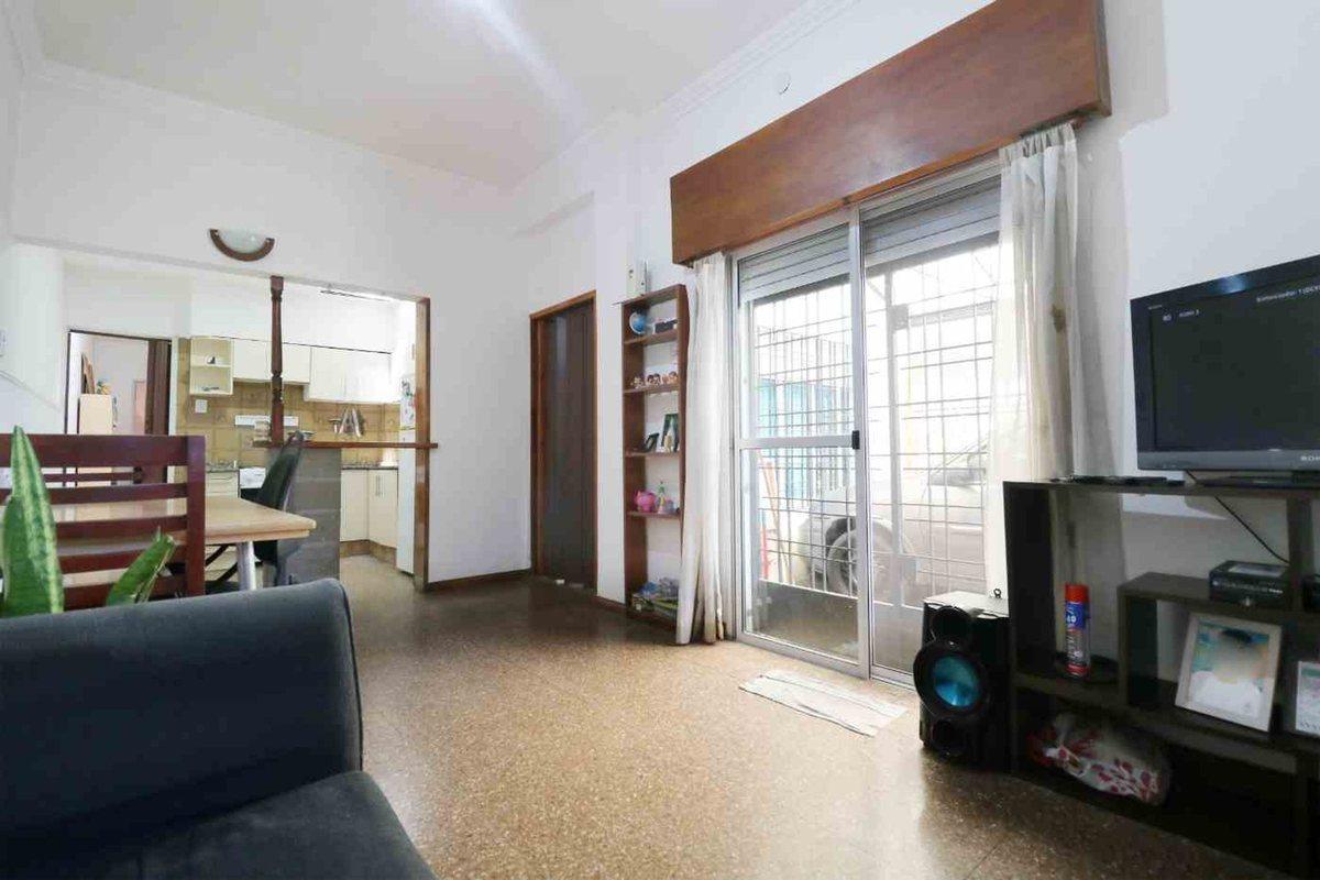 Foto de VENTA PH 4 AMB CASEROS CON COCHERA-PATIO-QUINCHO, imagen 5