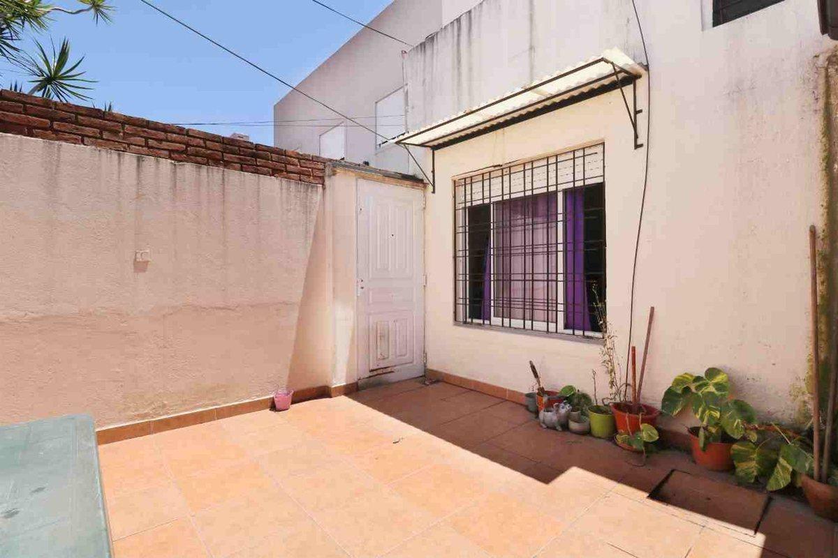 Foto de VENTA PH 4 AMB CASEROS CON COCHERA-PATIO-QUINCHO, imagen 2