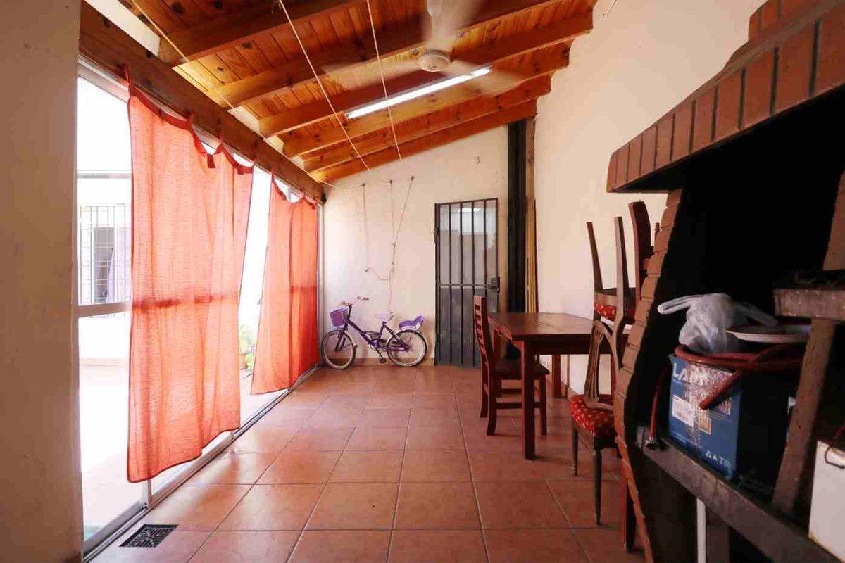 Foto de VENTA PH 4 AMB CASEROS CON COCHERA-PATIO-QUINCHO, imagen 4