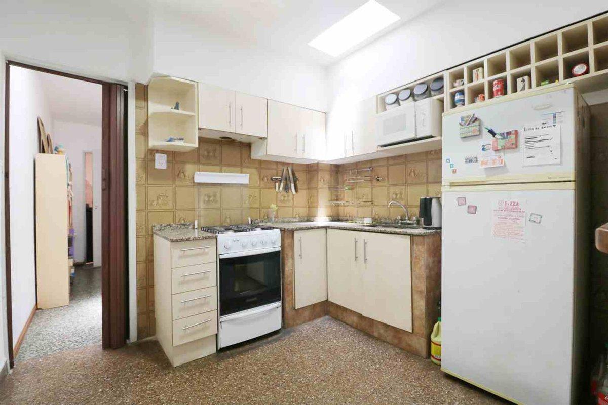 Foto de VENTA PH 4 AMB CASEROS CON COCHERA-PATIO-QUINCHO, imagen 3