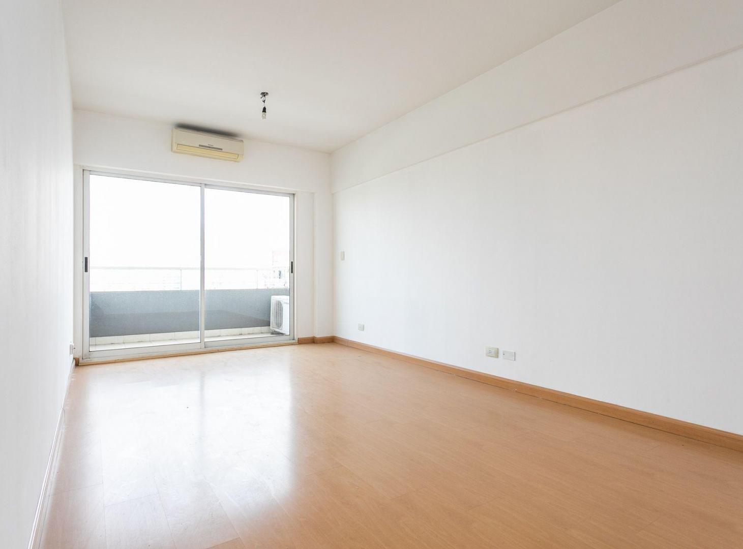 Foto de VENTA DEPTO 2 AMB, COCHERA Y BALCON SAN CRISTOBAL, imagen 1