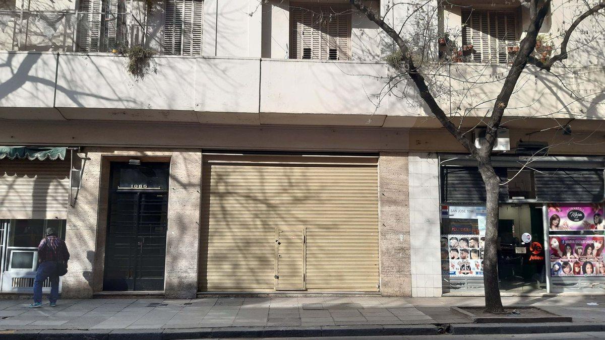Foto de EXCELENTE LOCAL CON SOTANO "BAJAS EXPENSAS", imagen 2