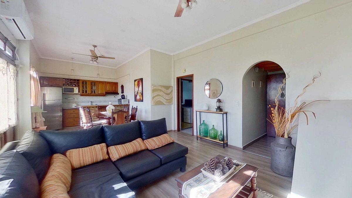 Foto de CASA MULTIFAMILIAR 6 o 7 AMB VENTA VALENTIN ALSINA, imagen 2