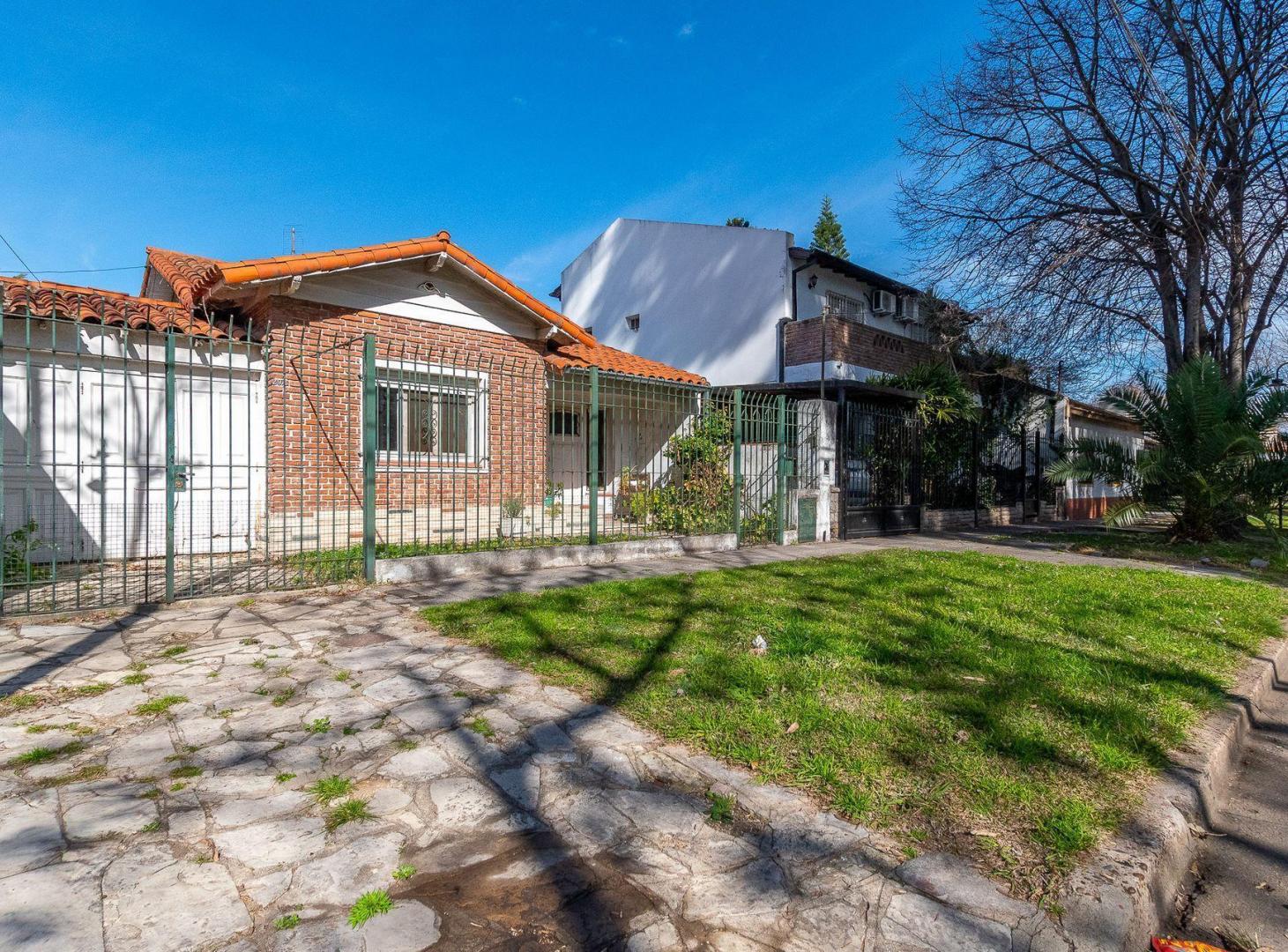 Foto de CASA 3 AMB C/ JARDIN Y COCHERA - OLIVOS, imagen 2