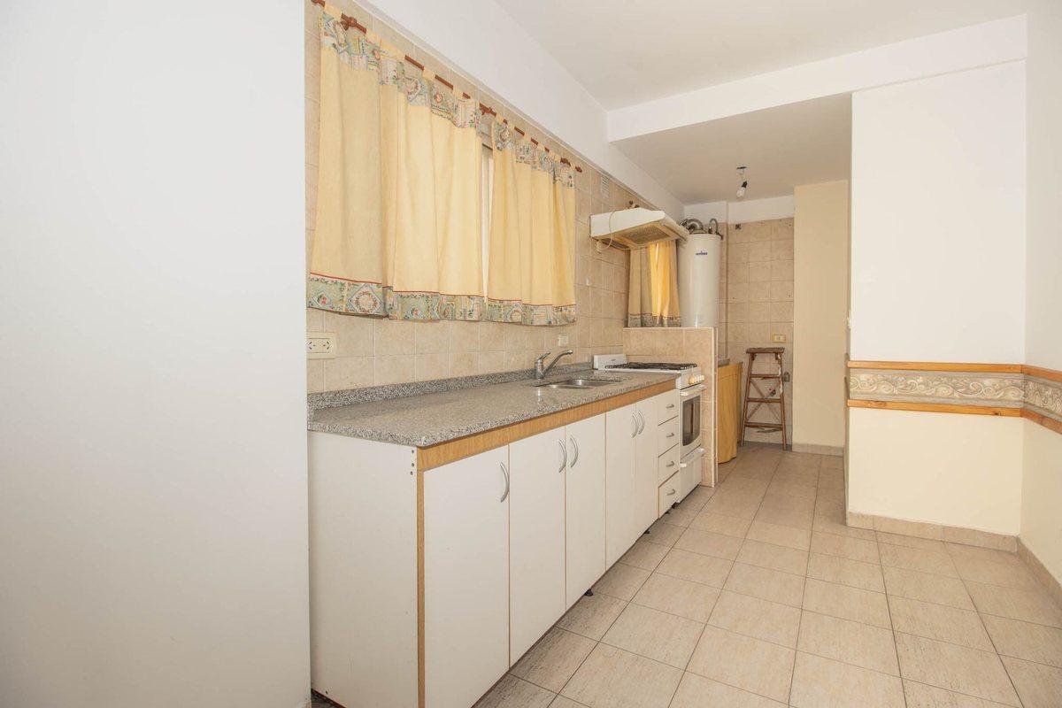 Foto de VENTA DEPARTAMENTO 3 amb. balcón y cochera. LANÚS, imagen 5