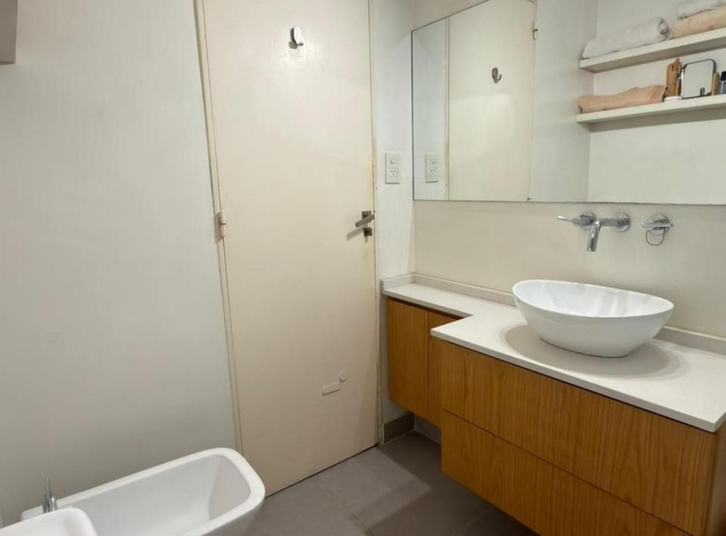 Foto de VENTA DEPARTAMENTO 2 AMBIENTES BARRIO NORTE, imagen 2