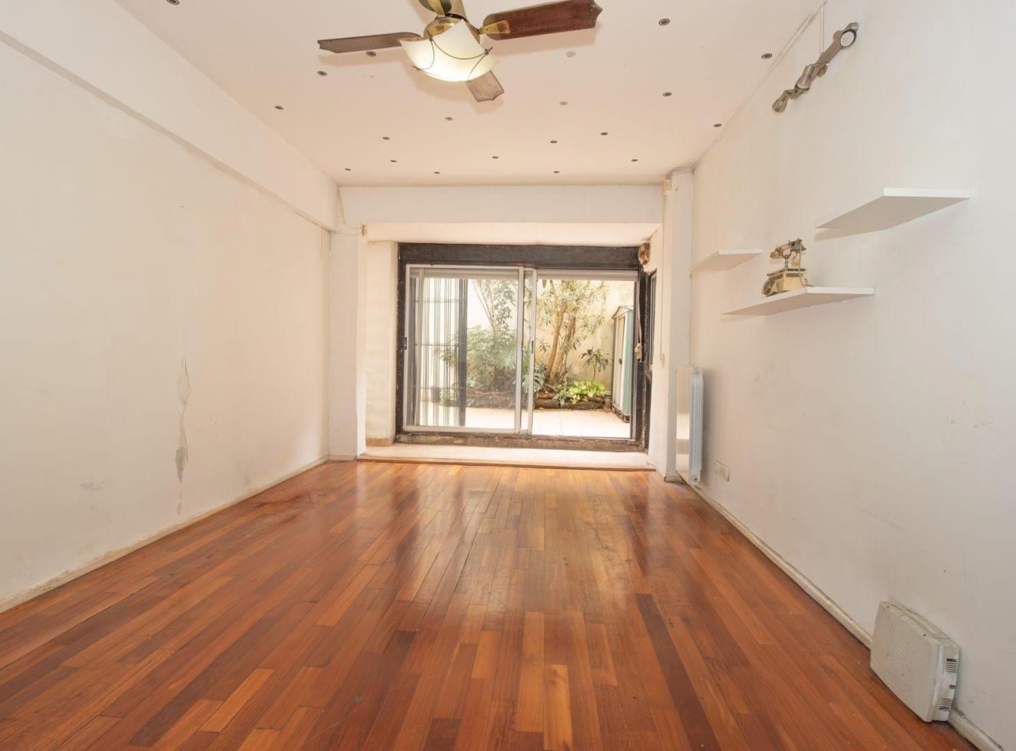 Foto de VENTA 2 AMB PB PATIO-ALMAGRO PISCINA JARDIN, imagen 2
