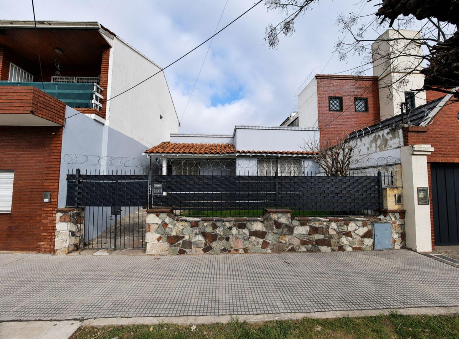 Foto de VENTA CASA GRAN LOTE PROPIO EN BERNAL OESTE, imagen 2