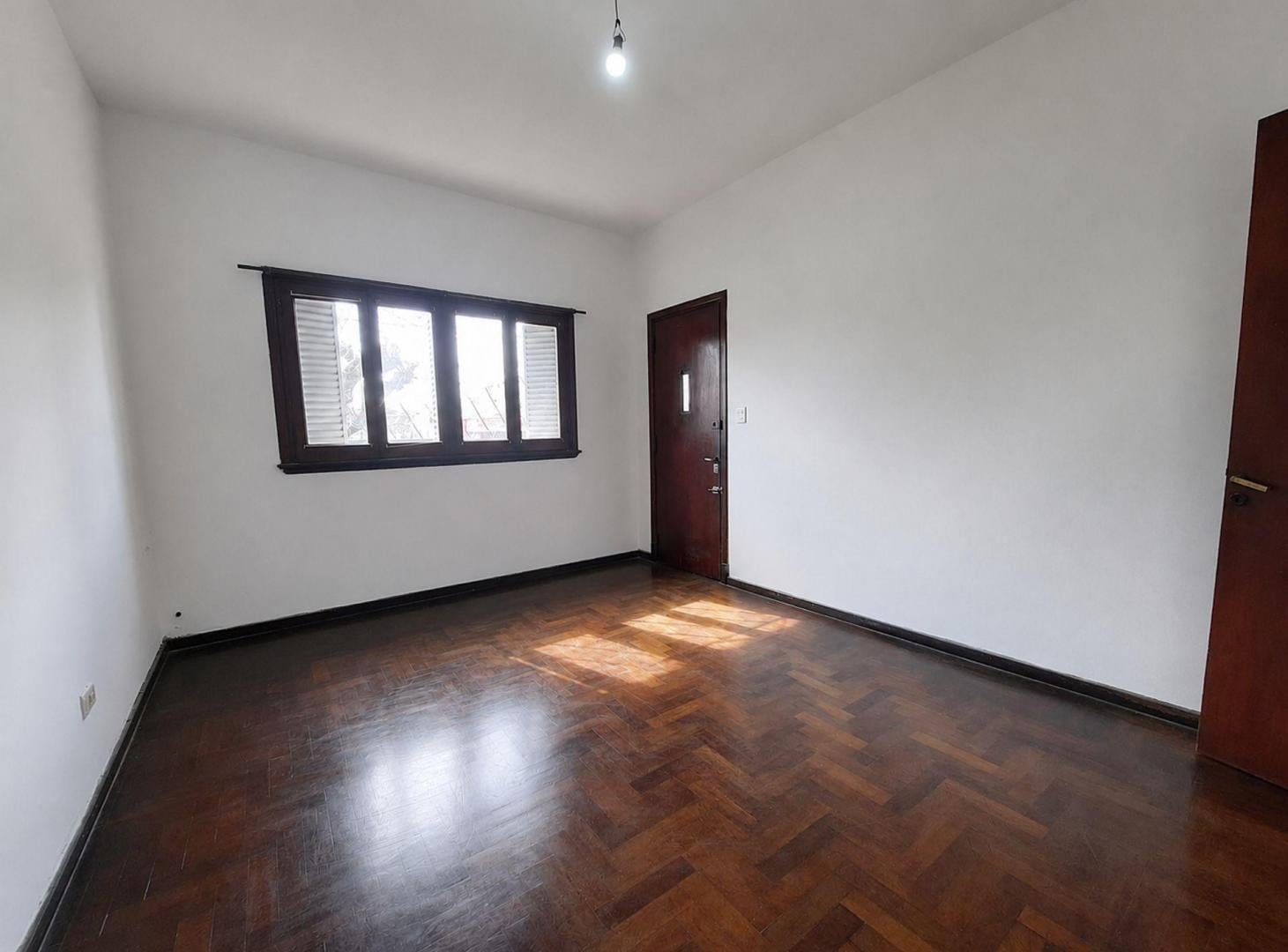 Foto de VENTA CASA GRAN LOTE PROPIO EN BERNAL OESTE, imagen 1