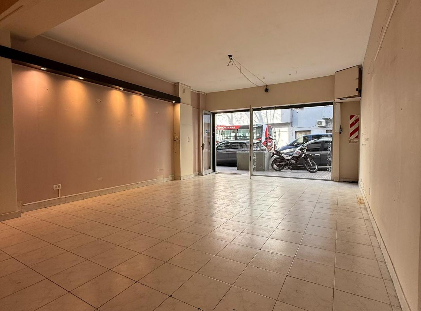 Foto de ALQUILER LOCAL COMERCIAL EN BOEDO., imagen 1