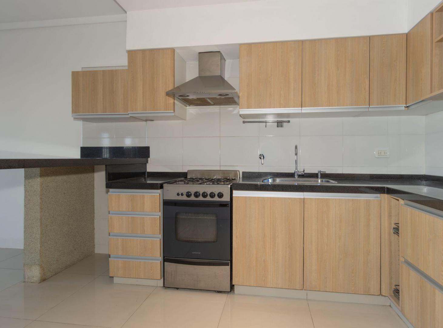 Foto de VENTA SEMIPISO 5 AMBIENTES+2 COCHERAS LINIERS, imagen 2