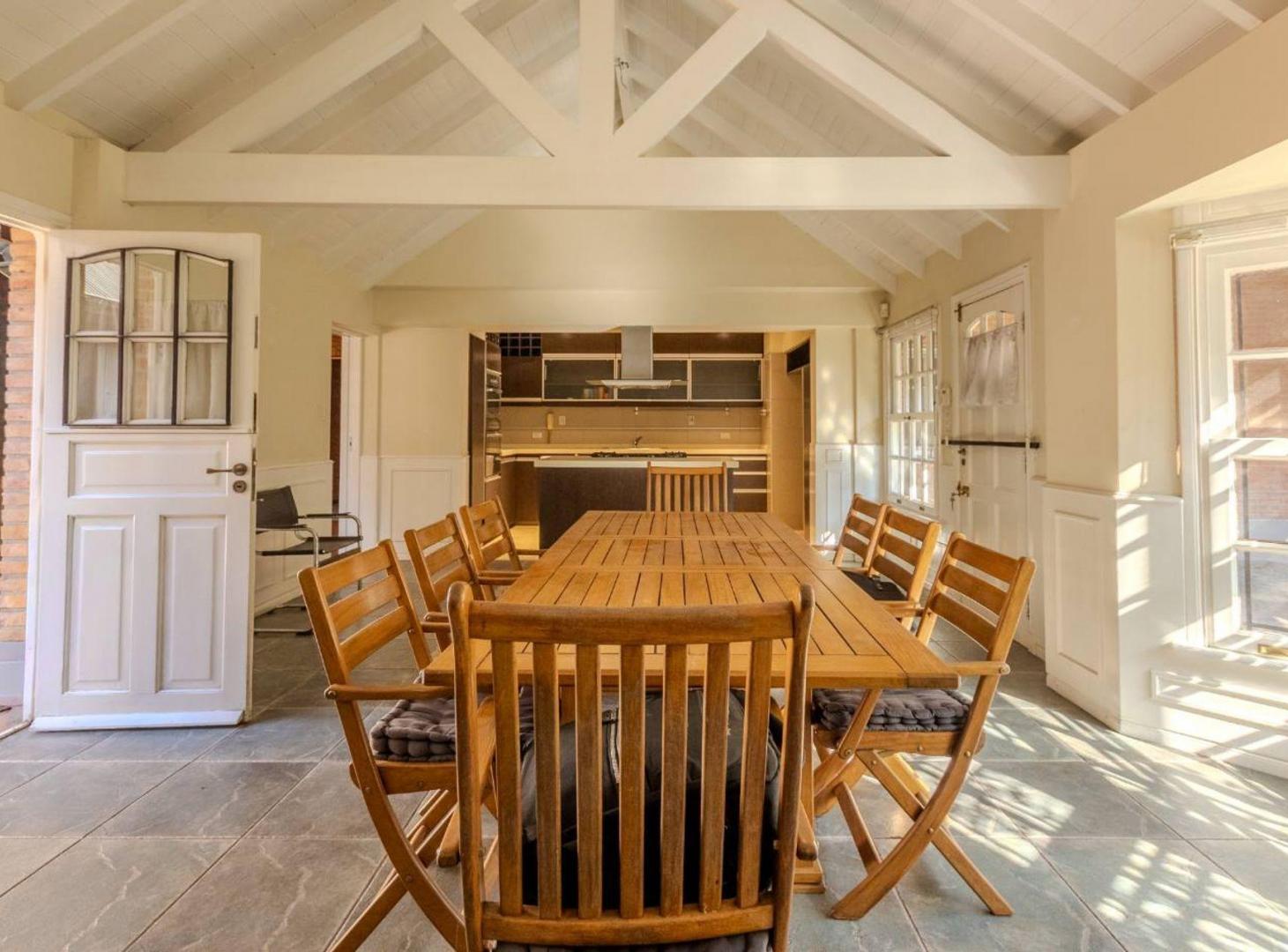 Foto de EXCELENTE CASA CHALET 6 AMBIENTES EN ADROGUE, imagen 2