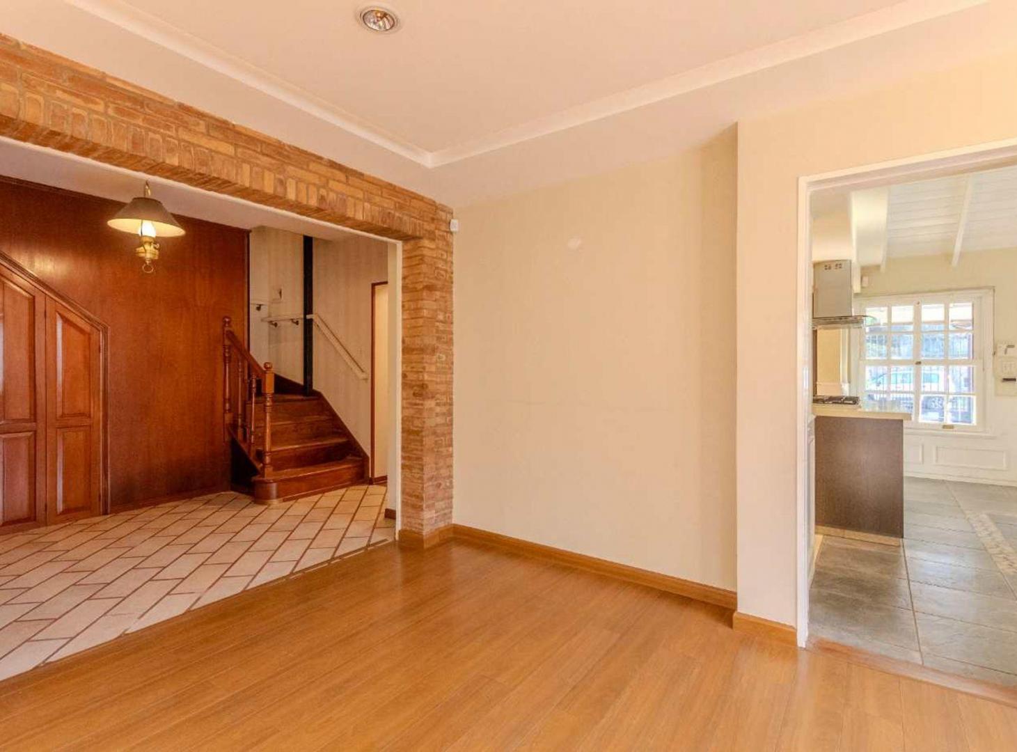 Foto de EXCELENTE CASA CHALET 6 AMBIENTES EN ADROGUE, imagen 5
