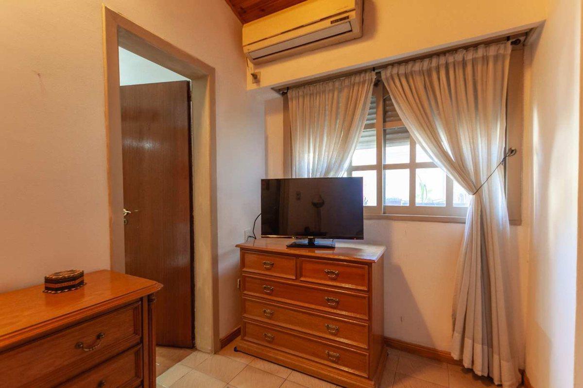 Foto de VENTA Casa 6 Amb. Con Piscina y Quincho en PALOMAR, imagen 5
