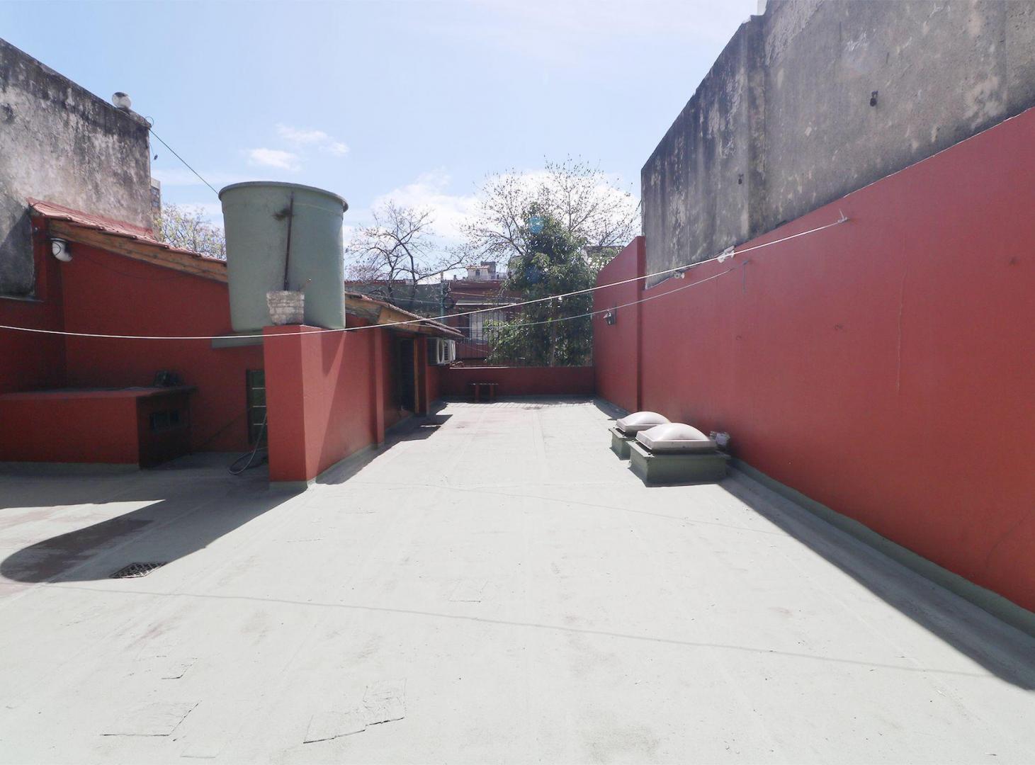 Foto de CASA CON COCHERA, TERRAZA Y PATIO 3 AMBIENTES!, imagen 3