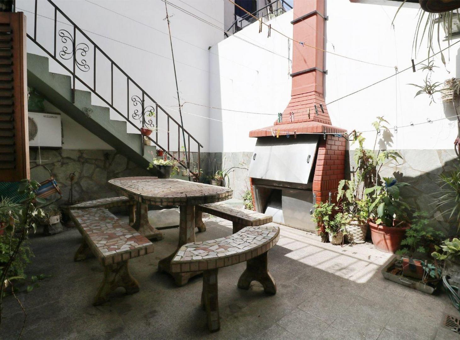 Foto de CASA CON COCHERA, TERRAZA Y PATIO 3 AMBIENTES!, imagen 1