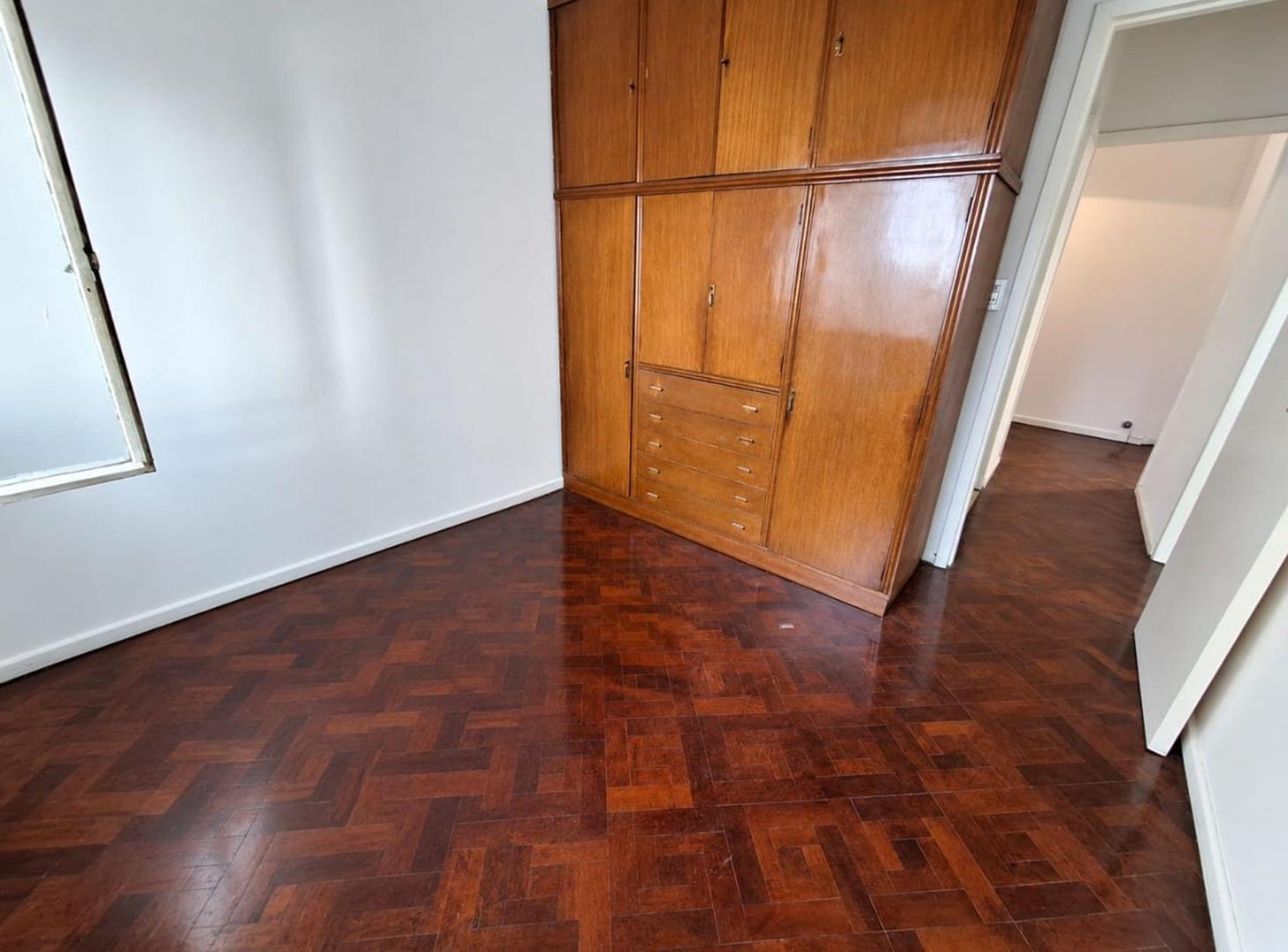 Foto de VENTA 2/3 AMB CON BALCON X ESCALERA A MTS SUBTE, imagen 3