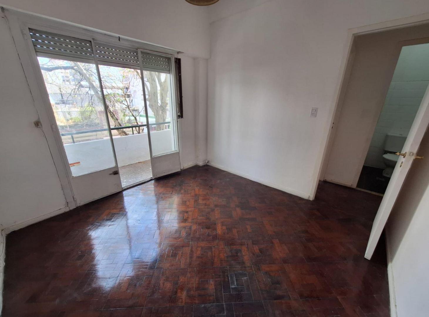 Foto de VENTA 2/3 AMB CON BALCON X ESCALERA A MTS SUBTE, imagen 2
